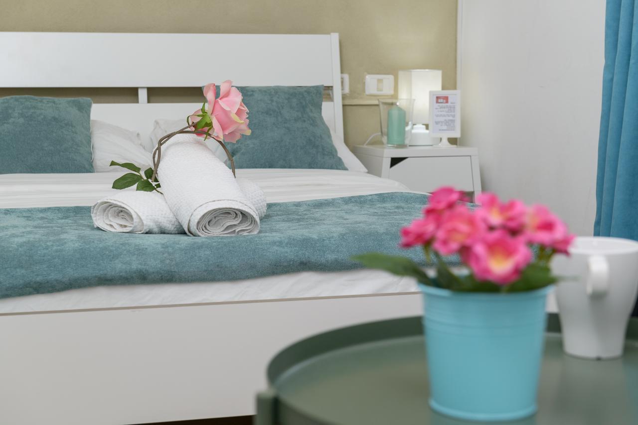 Studio & Apartments On The Beach By Aspentlv Tel-Aviv Extérieur photo
