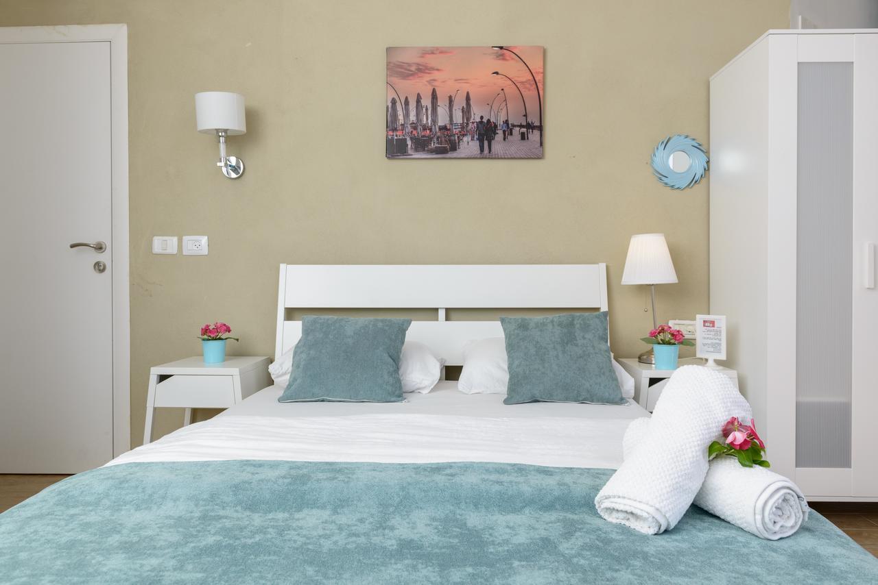 Studio & Apartments On The Beach By Aspentlv Tel-Aviv Extérieur photo