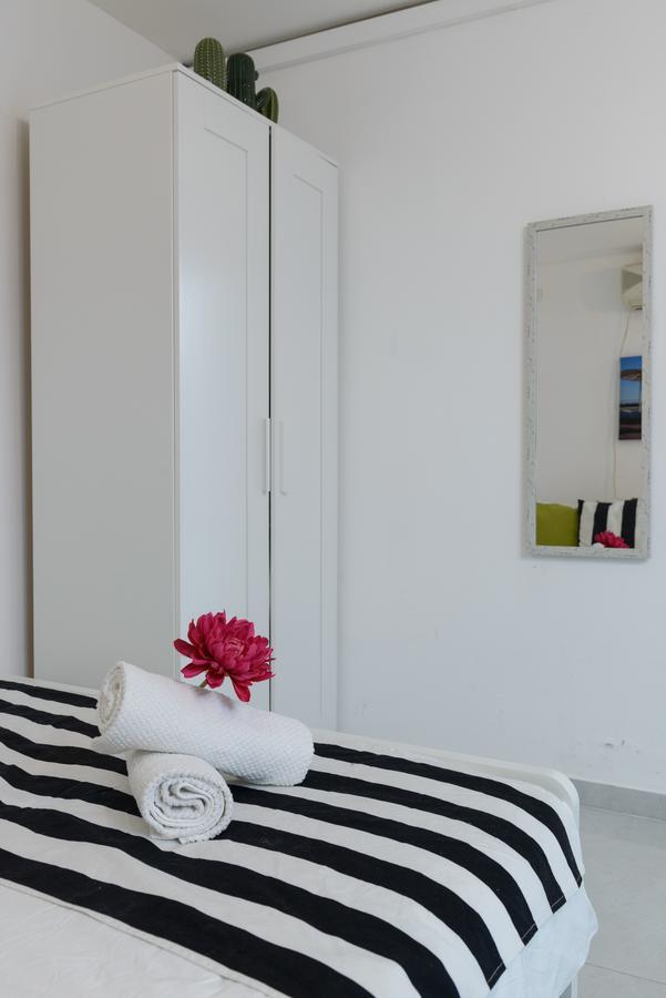 Studio & Apartments On The Beach By Aspentlv Tel-Aviv Extérieur photo