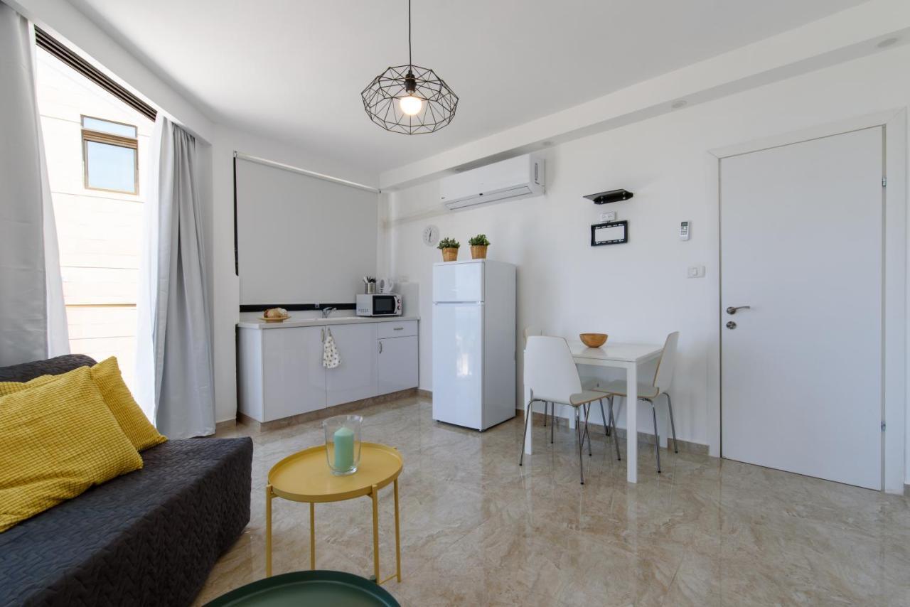 Studio & Apartments On The Beach By Aspentlv Tel-Aviv Extérieur photo